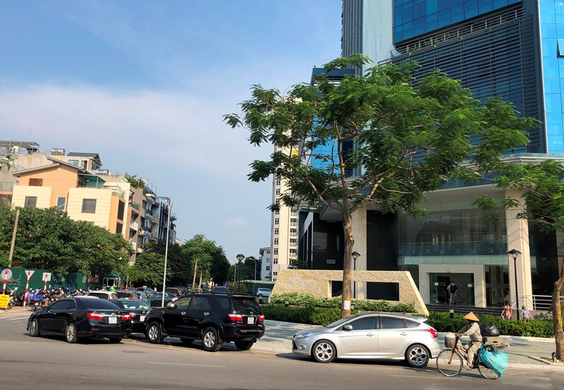 Khốn khổ tìm nơi đỗ xe tại khu liên cơ Võ Chí Công ảnh 3