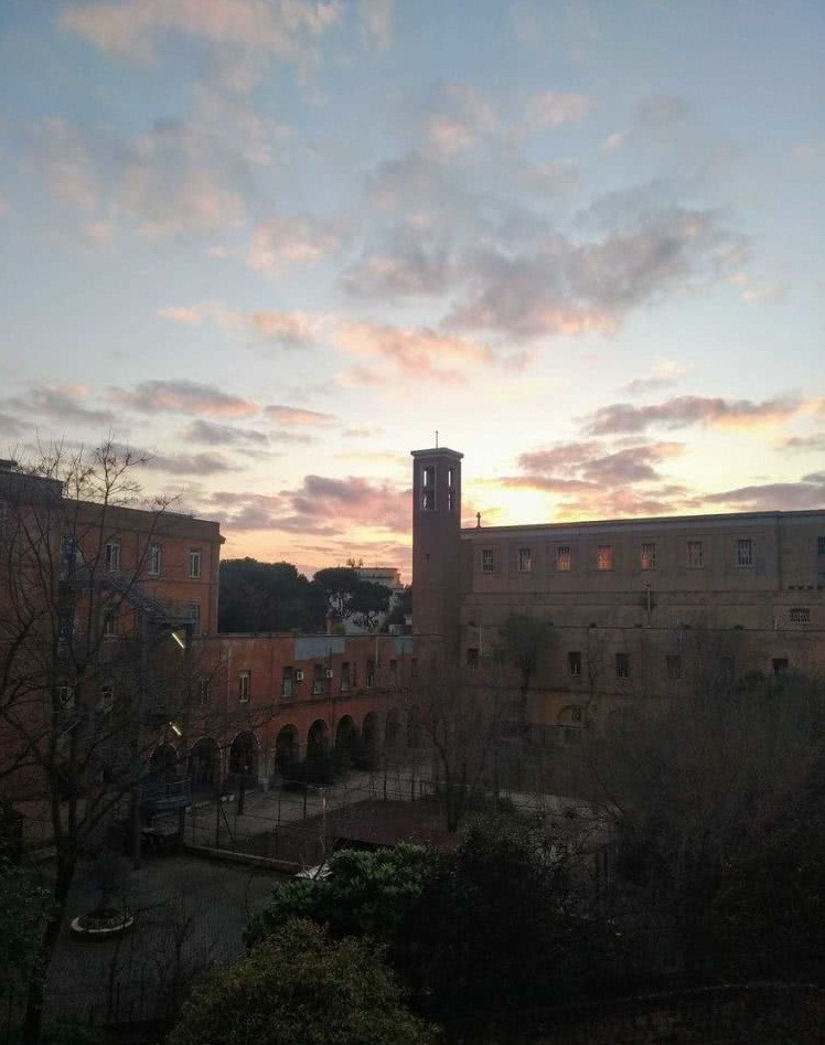 [Hot trend] Thử thách thời COVID-19: Hãy chụp phong cảnh bên ngoài cửa sổ nhà bạn ảnh 1