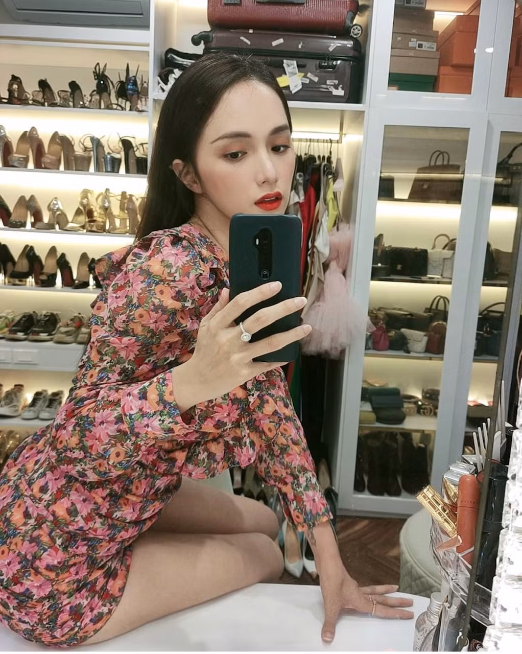 Hoa hậu Hương Giang: “Tôi luôn muốn vượt qua mọi vòng tròn do người khác định sẵn“ ảnh 4