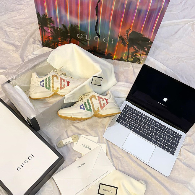 Khi bạn đang bận l&#234;n mạng t&#225;n d&#243;c mỗi ng&#224;y, nhiều g&#225;i đẹp đ&#227; c&#243; nh&#224; c&#243; xe từ năm 19 tuổi - Ảnh 21.