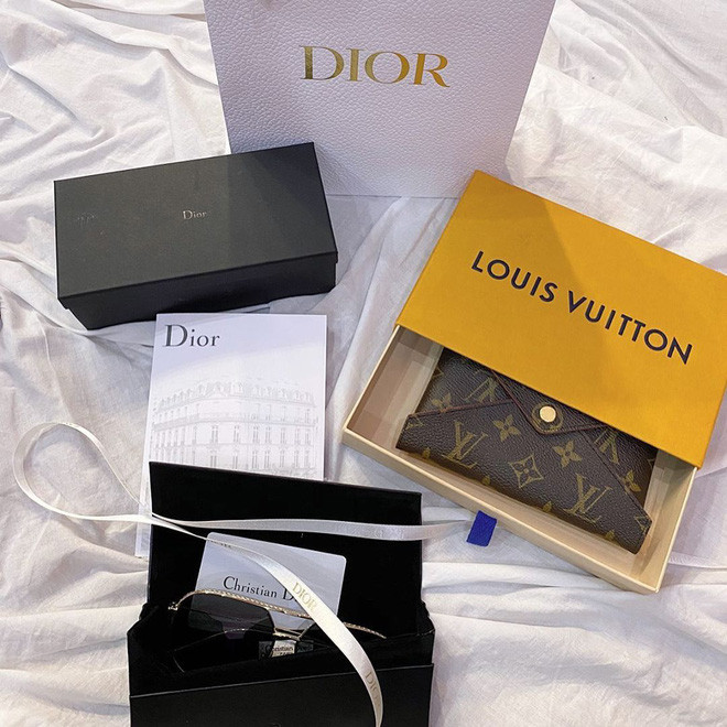 Khi bạn đang bận l&#234;n mạng t&#225;n d&#243;c mỗi ng&#224;y, nhiều g&#225;i đẹp đ&#227; c&#243; nh&#224; c&#243; xe từ năm 19 tuổi - Ảnh 21.