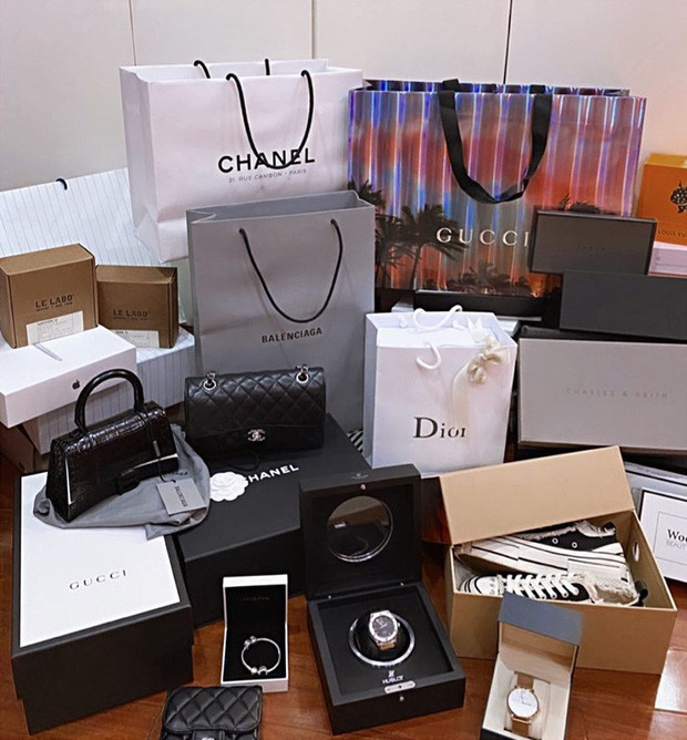 Khi bạn đang bận lên mạng tán dóc mỗi ngày, nhiều gái đẹp đã có nhà có xe từ năm 19 tuổi - Ảnh 23. Khi bạn đang bận lên mạng tán dóc mỗi ngày, nhiều gái đẹp đã có nhà có xe từ năm 19 tuổi - Ảnh 23.