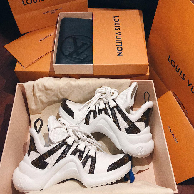 Khi bạn đang bận l&#234;n mạng t&#225;n d&#243;c mỗi ng&#224;y, nhiều g&#225;i đẹp đ&#227; c&#243; nh&#224; c&#243; xe từ năm 19 tuổi - Ảnh 17.