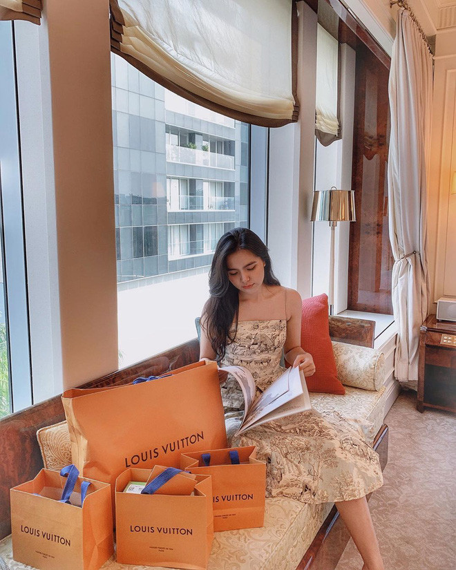 Khi bạn đang bận l&#234;n mạng t&#225;n d&#243;c mỗi ng&#224;y, nhiều g&#225;i đẹp đ&#227; c&#243; nh&#224; c&#243; xe từ năm 19 tuổi - Ảnh 5.