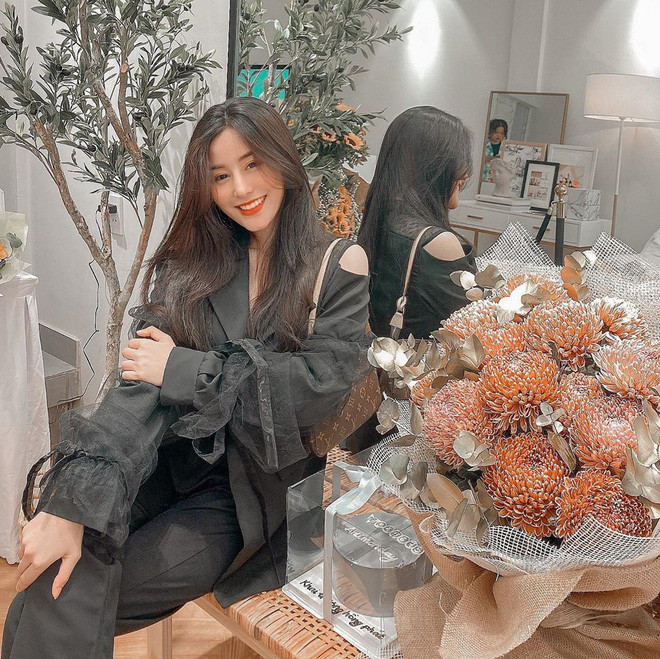 Khi bạn đang bận l&#234;n mạng t&#225;n d&#243;c mỗi ng&#224;y, nhiều g&#225;i đẹp đ&#227; c&#243; nh&#224; c&#243; xe từ năm 19 tuổi - Ảnh 7.