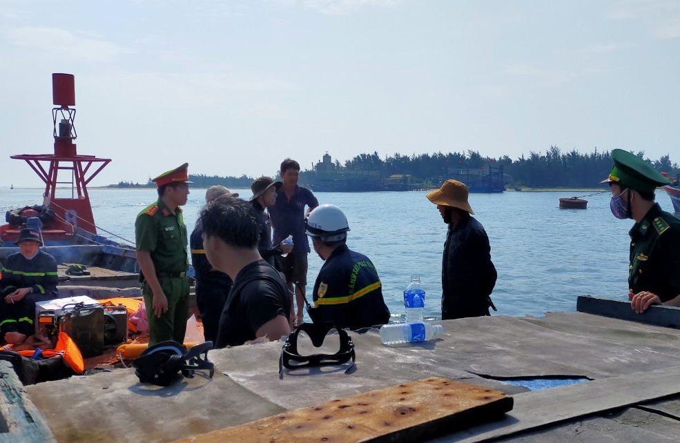 Tìm kiếm nam thanh niên nhảy xuống biển tự vẫn ảnh 1