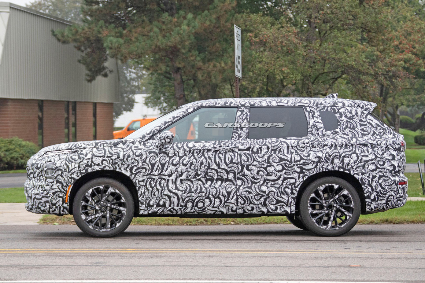 Mitsubishi Outlander thế hệ mới sẽ trình làng vào đầu năm 2021 ảnh 1