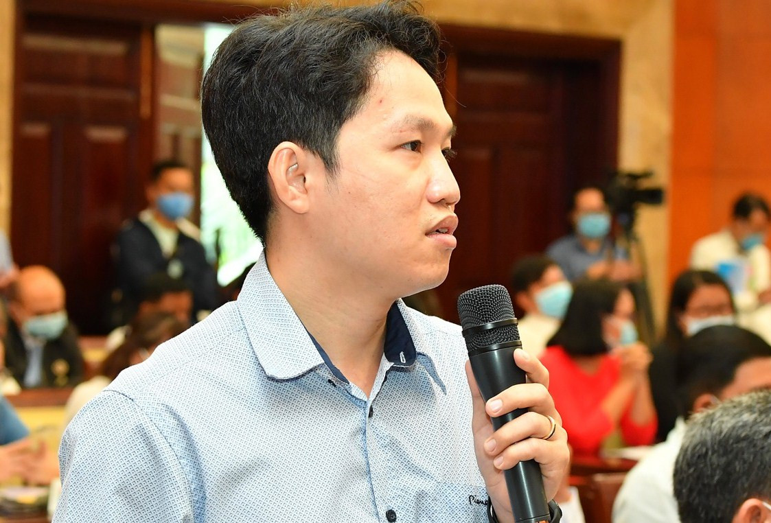 Nửa đêm, Chủ tịch TPHCM bị dân gọi phàn nàn về 'hung thần' karaoke ảnh 1