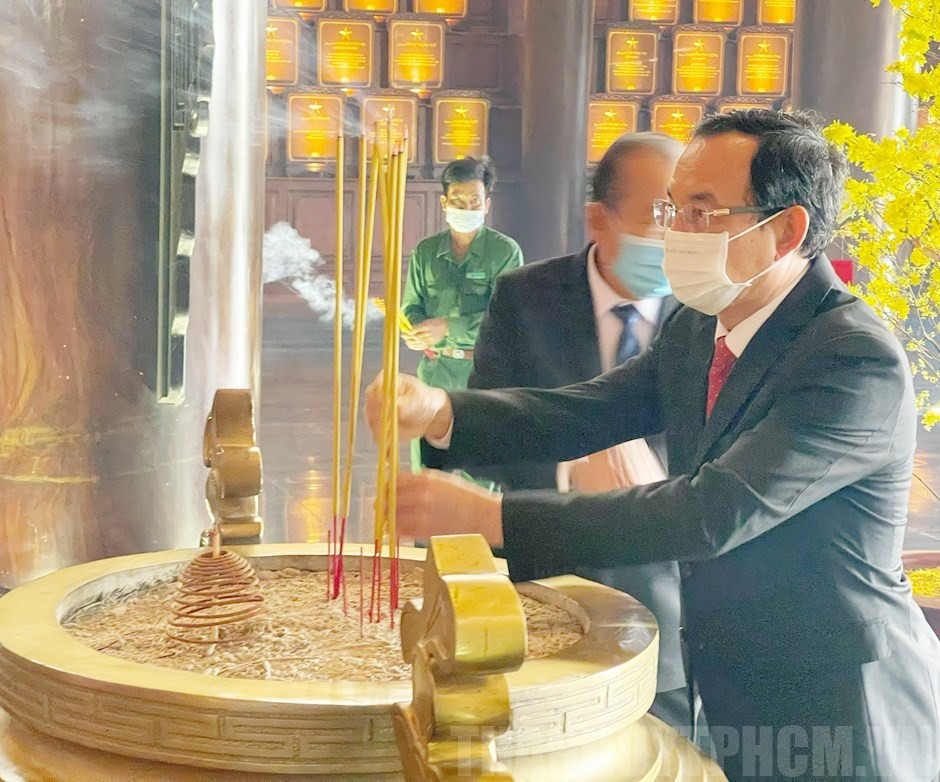 Phó Thủ tướng Trương Hòa Bình, Bí thư Nguyễn Văn Nên họp mặt truyền thống cách mạng ở TPHCM ảnh 2