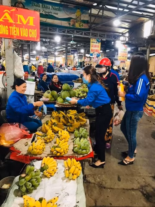 Hình ảnh đẹp của thanh niên trong những ngày quyết liệt phòng chống dịch COVID-19 ảnh 3