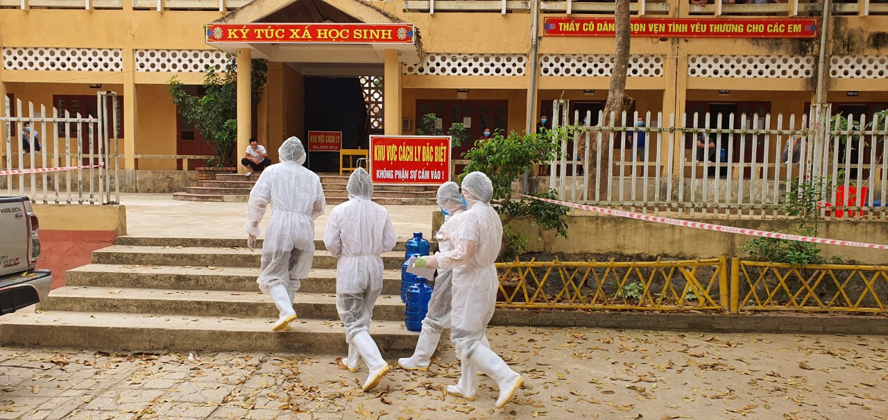 Cận cảnh bếp ăn phục vụ người Việt từ Lào về cách ly ở huyện Quan Sơn ảnh 11