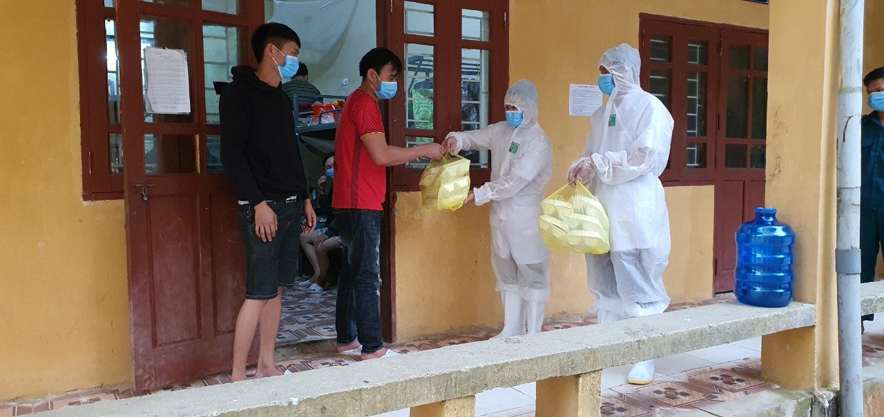 Cận cảnh bếp ăn phục vụ người Việt từ Lào về cách ly ở huyện Quan Sơn ảnh 10