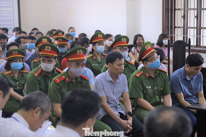 Cán bộ nâng điểm ở Hòa Bình: 'Ai cũng gù, mình thẳng lưng sẽ thành khuyết tật' ảnh 1