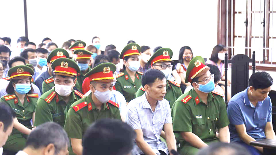 Xét xử vụ gian lận thi ở Hòa Bình: Trưởng phòng an ninh có hối lộ 500 triệu đồng? ảnh 3