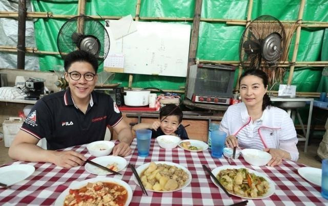 Bất ngờ với cách nuôi dạy con của những 'Nữ hoàng' làng thể thao ảnh 7