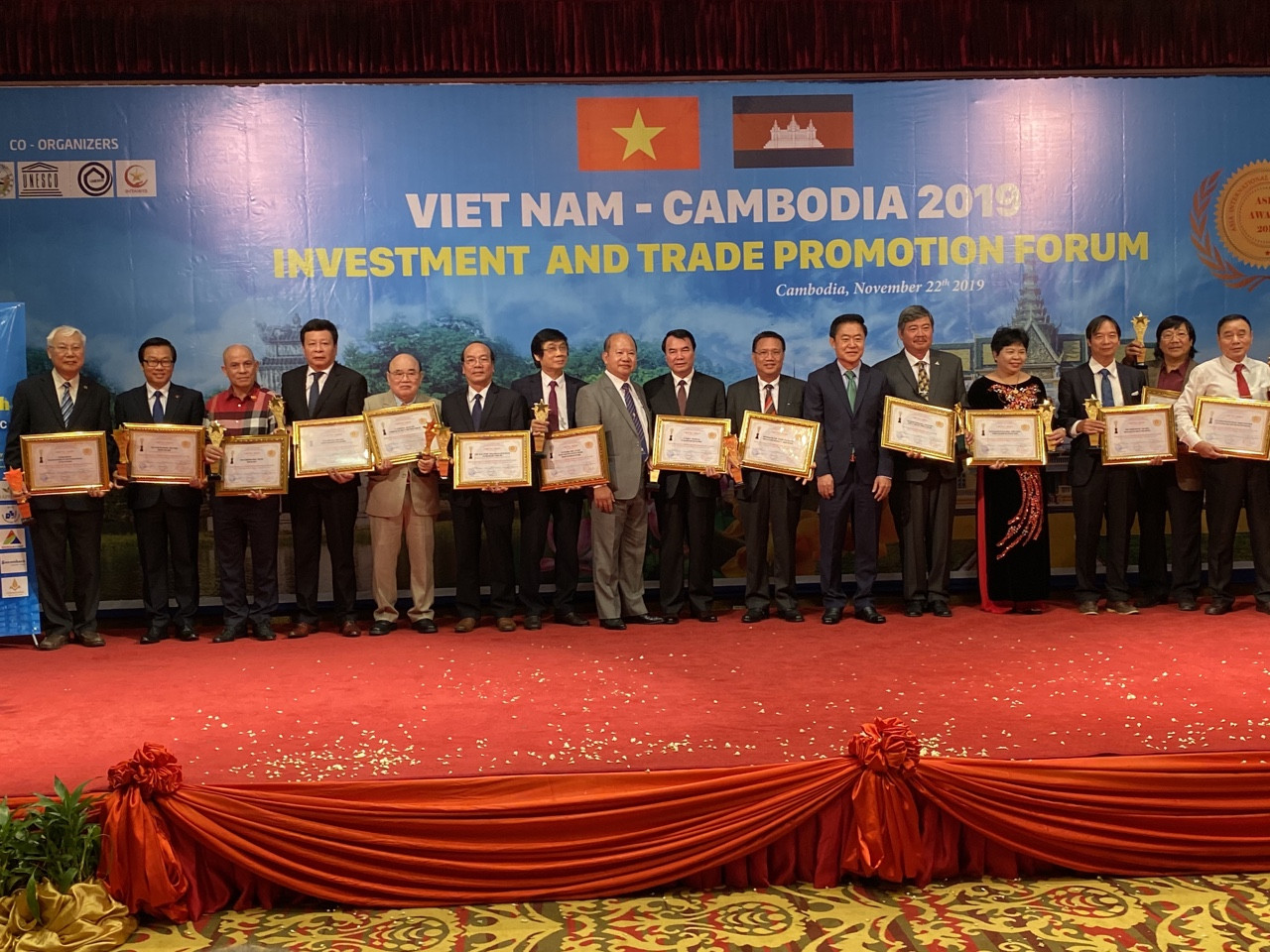 Chủ tịch Busadco lọt Top 10 “nhà quản lý, trí thức tiêu biểu” ASIA 2019 ảnh 1