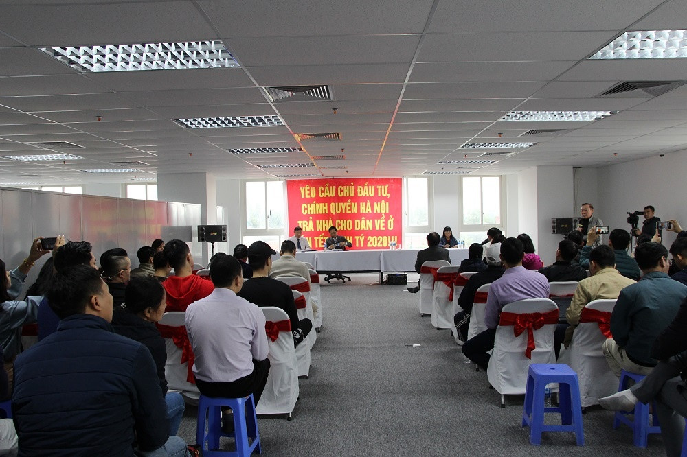 Cận Tết, khách hàng lại vây cao ốc sai phép 8B Lê Trực 'đòi nhà' ảnh 1