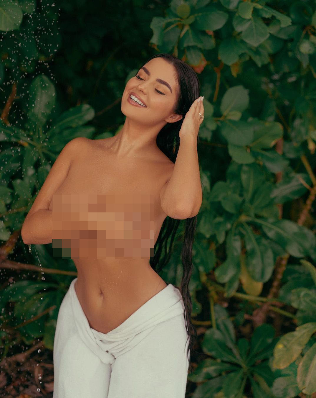 Nữ hoàng nội y nước Anh khoe vòng một 'khủng' ảnh 4