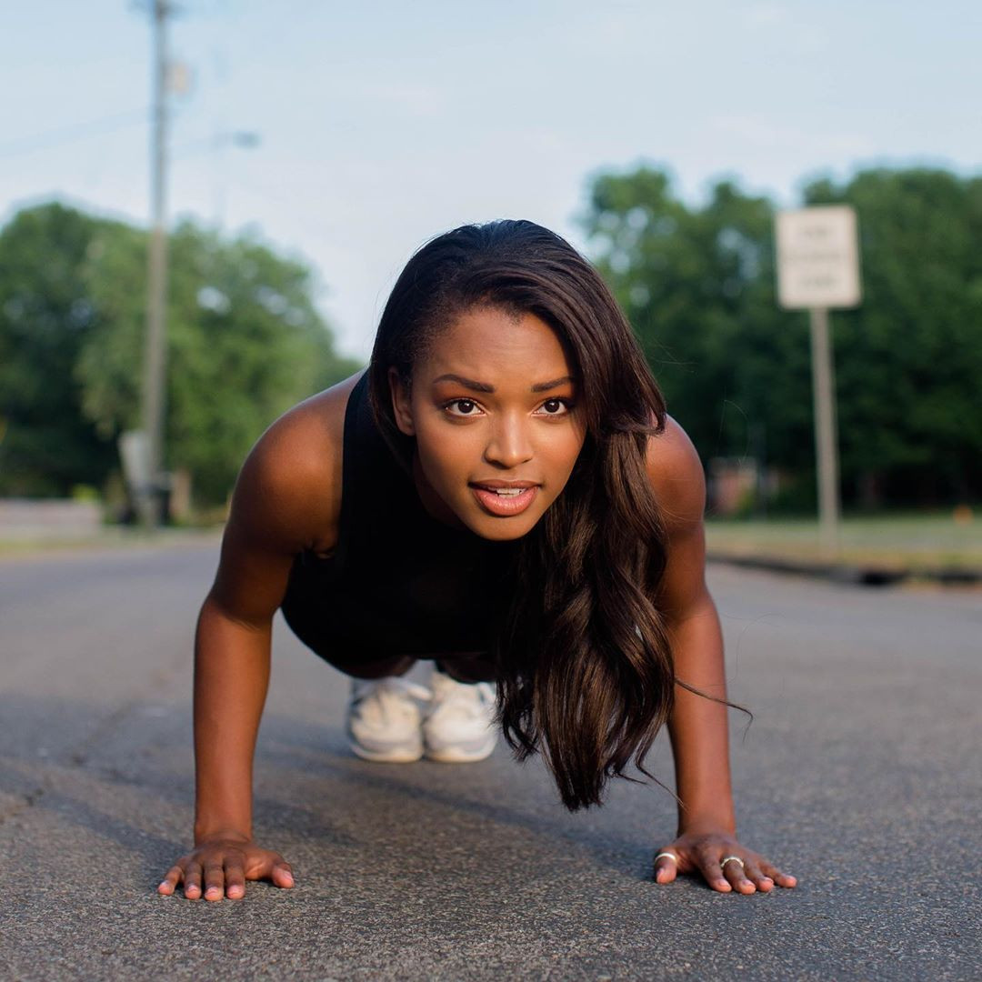 Sắc vóc nóng bỏng của cô gái gốc Phi 22 tuổi đăng quang Hoa hậu Mỹ 2020 ảnh 9