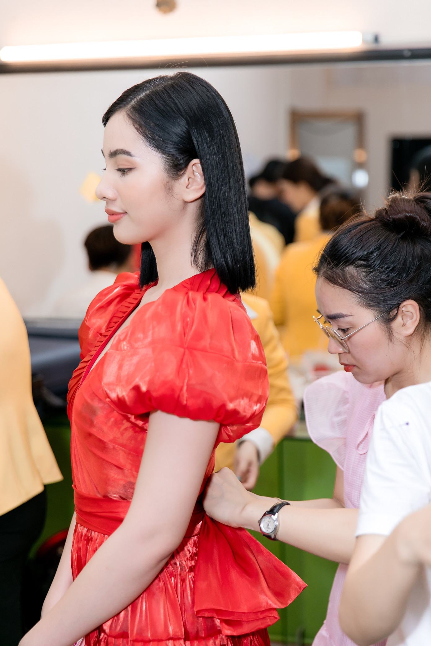 Đột nhập hậu trường fitting Người đẹp Thời trang của Top 35 Hoa hậu Việt Nam 2020 ảnh 5