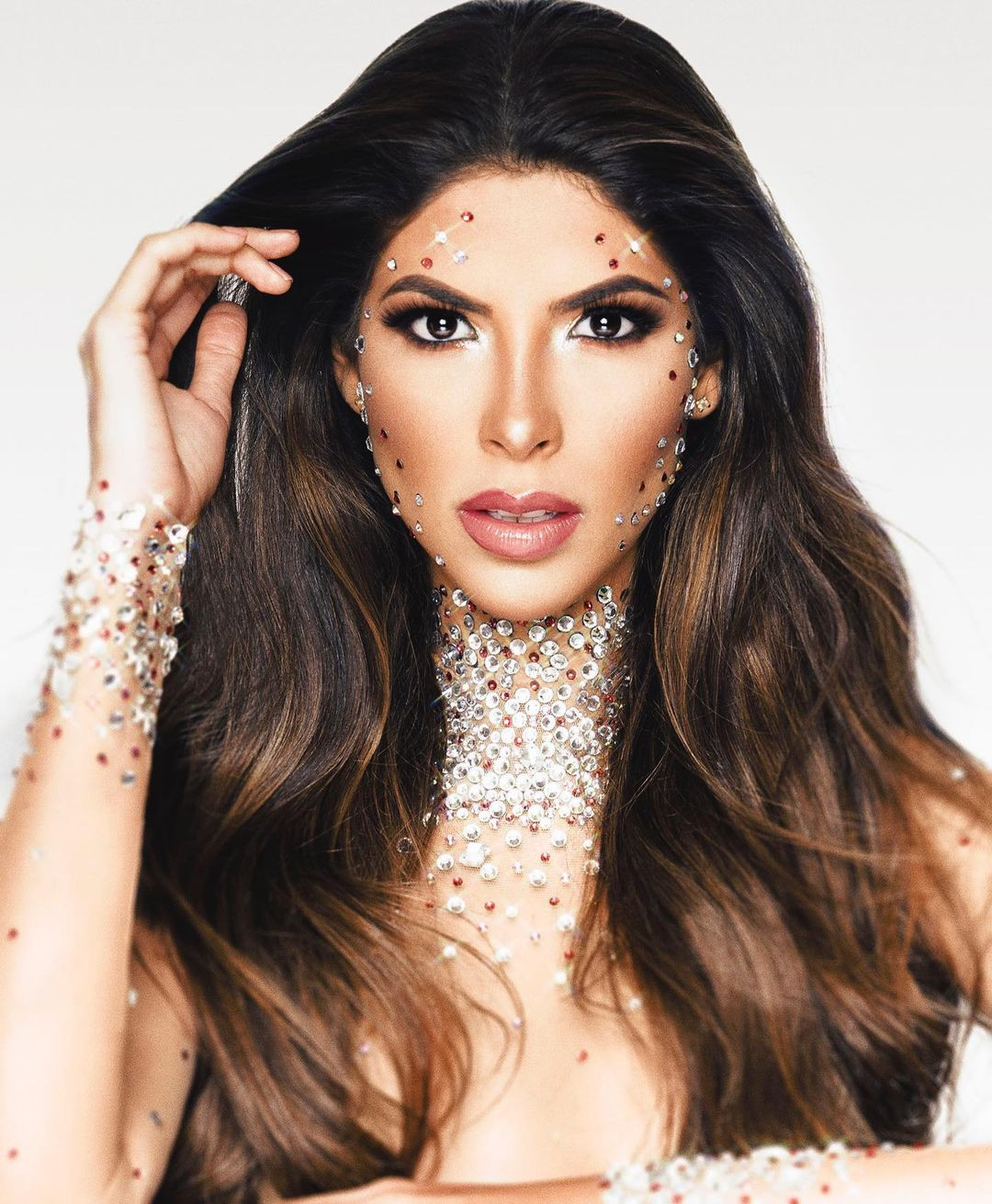 Sắc vóc nóng bỏng của cô gái 1m80 đăng quang Hoa hậu Hoàn vũ Colombia 2020 ảnh 2