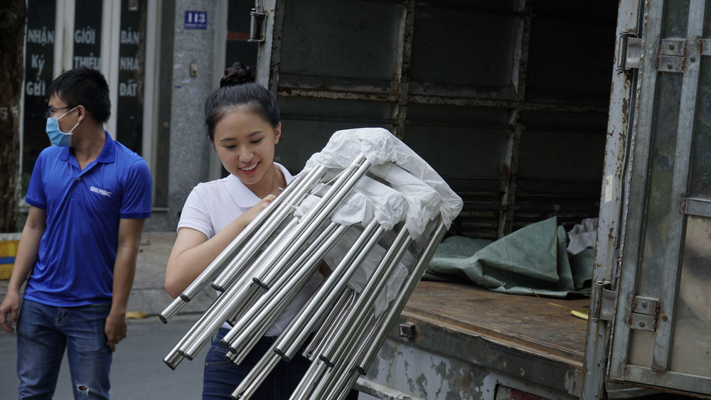 Thí sinh Hoa Hậu Việt Nam tổ chức đêm nhạc cho trẻ em khiếm thị tại mái ấm Thiên Ân ảnh 4