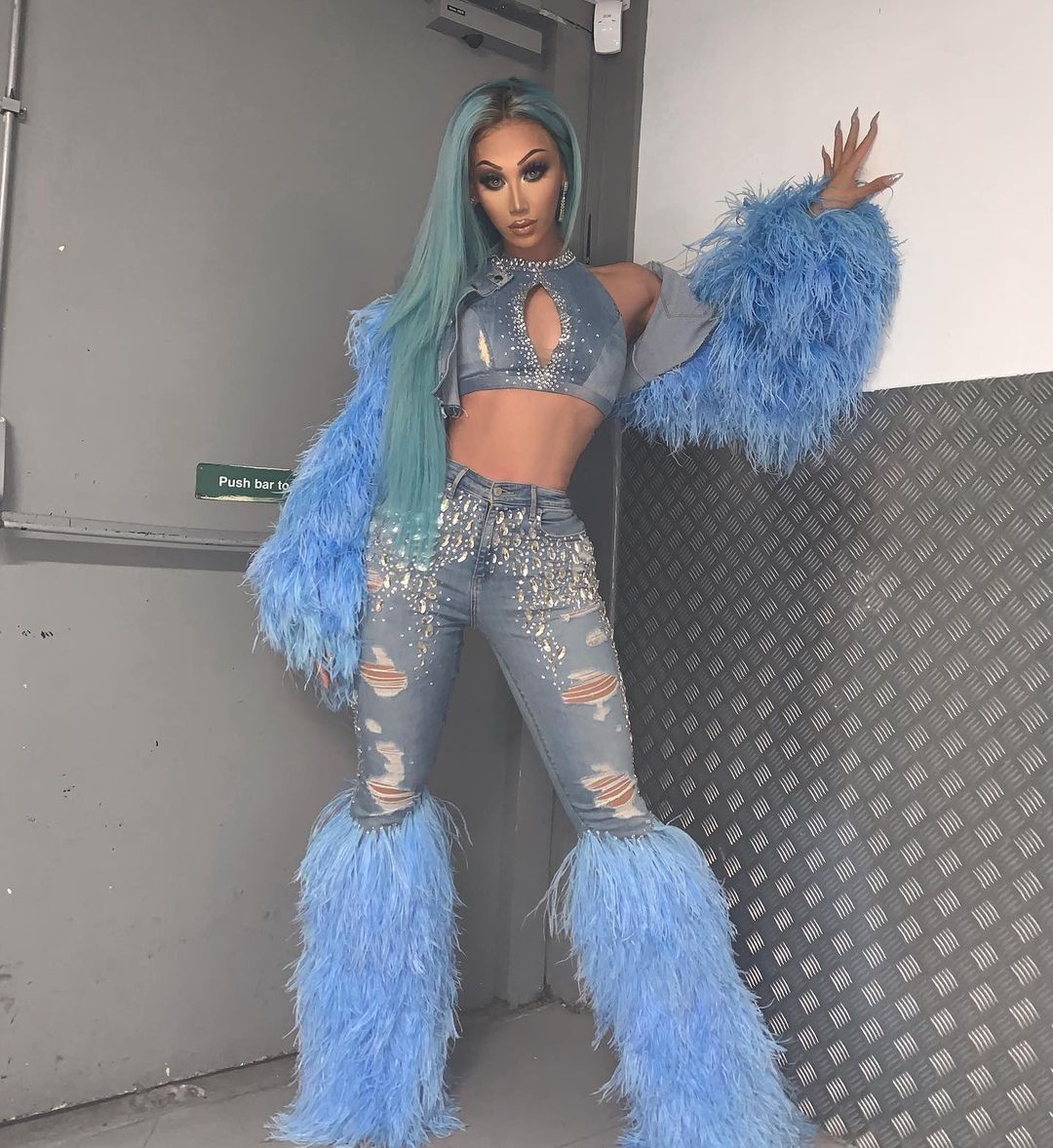 Vẻ đẹp phi giới tính của drag queen gốc Việt nổi tiếng qua show truyền hình Mỹ ảnh 9