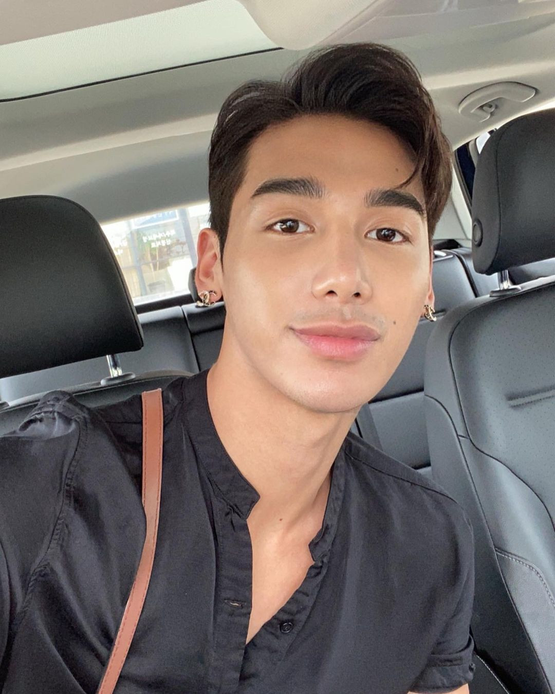 Vẻ đẹp phi giới tính của drag queen gốc Việt nổi tiếng qua show truyền hình Mỹ ảnh 4