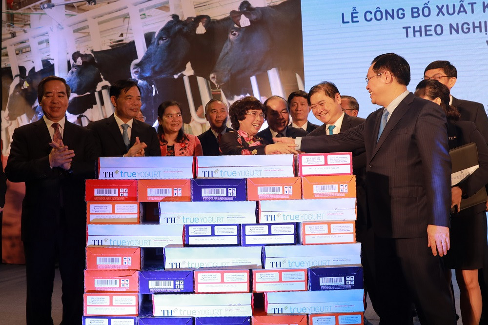 Việt Nam xuất khẩu lô sữa chính ngạch đầu tiên sang Trung Quốc ảnh 1