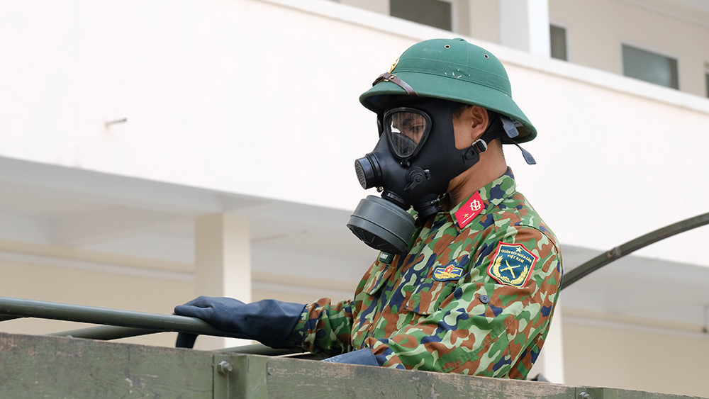 Bệnh nhân COVID -19 lạc quan 'bắn tim' trước khi vào BV dã chiến ảnh 4