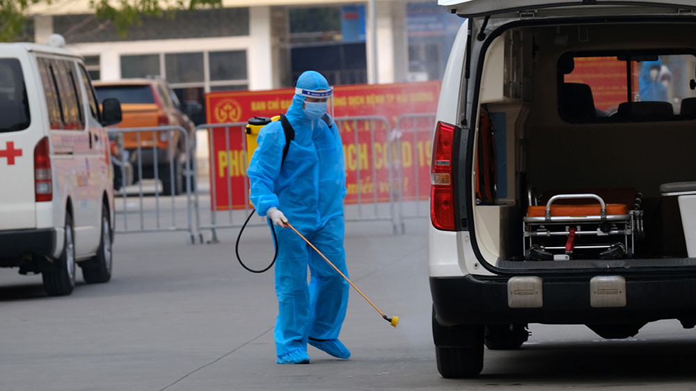 Bệnh nhân COVID -19 lạc quan 'bắn tim' trước khi vào BV dã chiến ảnh 5