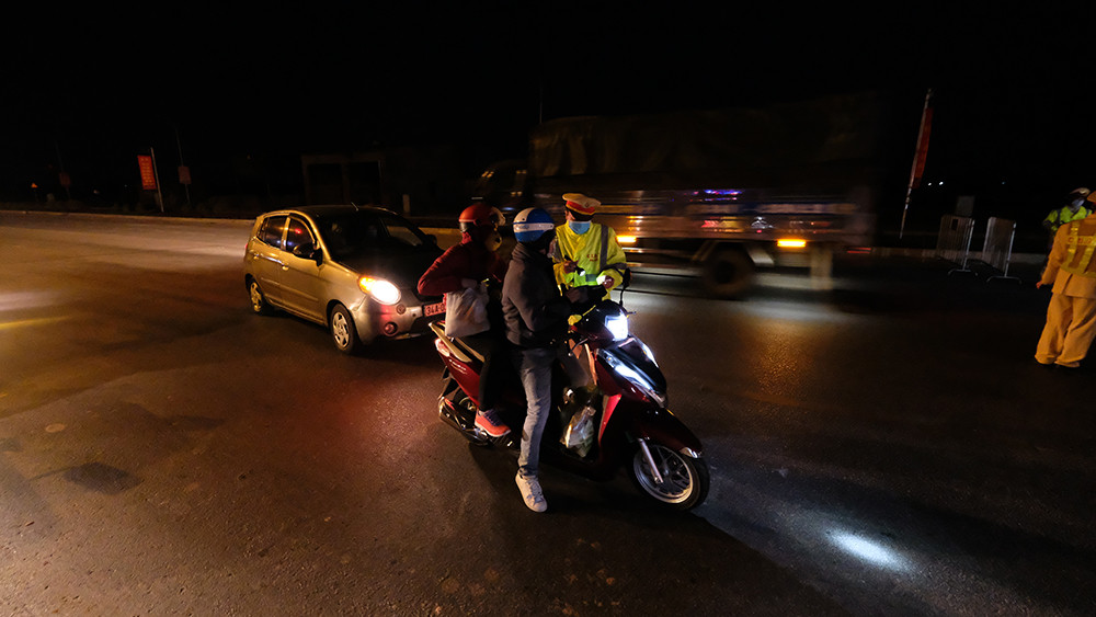 Tâm dịch Hải Dương trong đêm đầu tiên phong tỏa ảnh 4