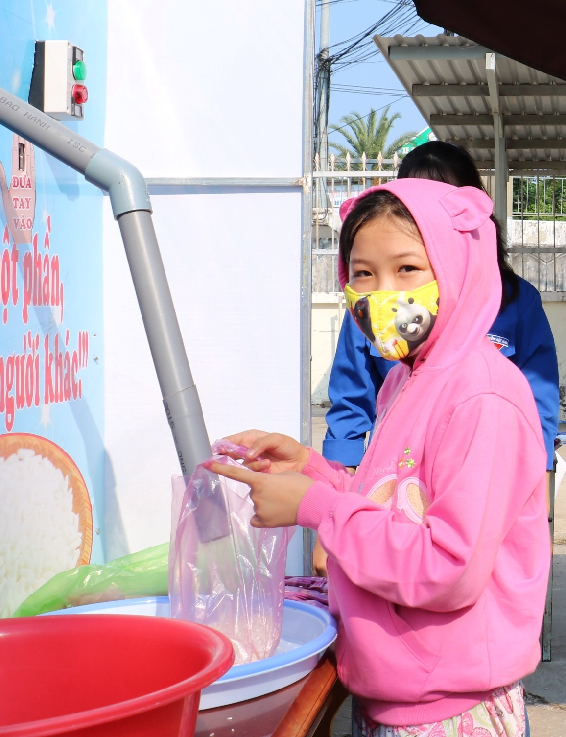 'ATM gạo' thắm đượm tình người ở Đất mũi Cà Mau ảnh 2