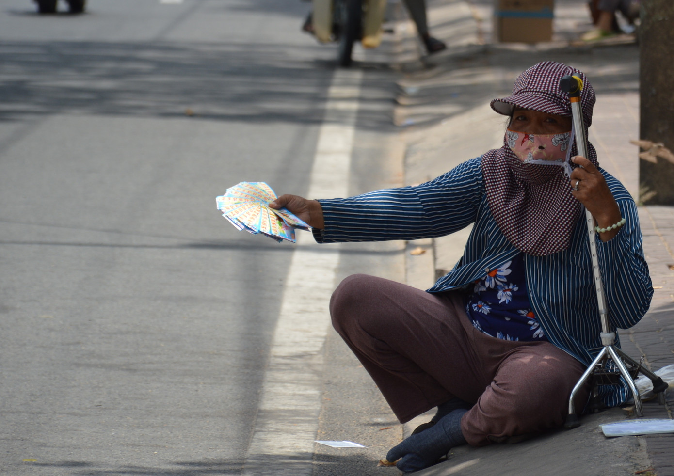Nhiều tỉnh chi tiền tỷ hỗ trợ hàng ngàn người bán vé số ảnh 4