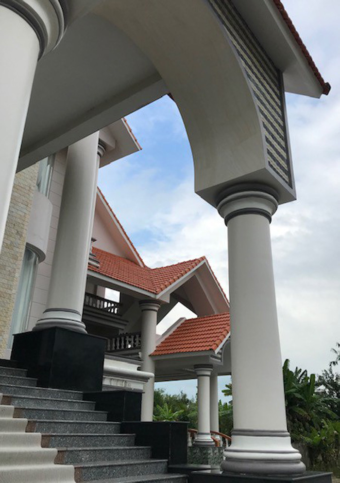 Nhìn gần căn biệt thự nghi bị nã đạn của đại gia Cà Mau ảnh 4