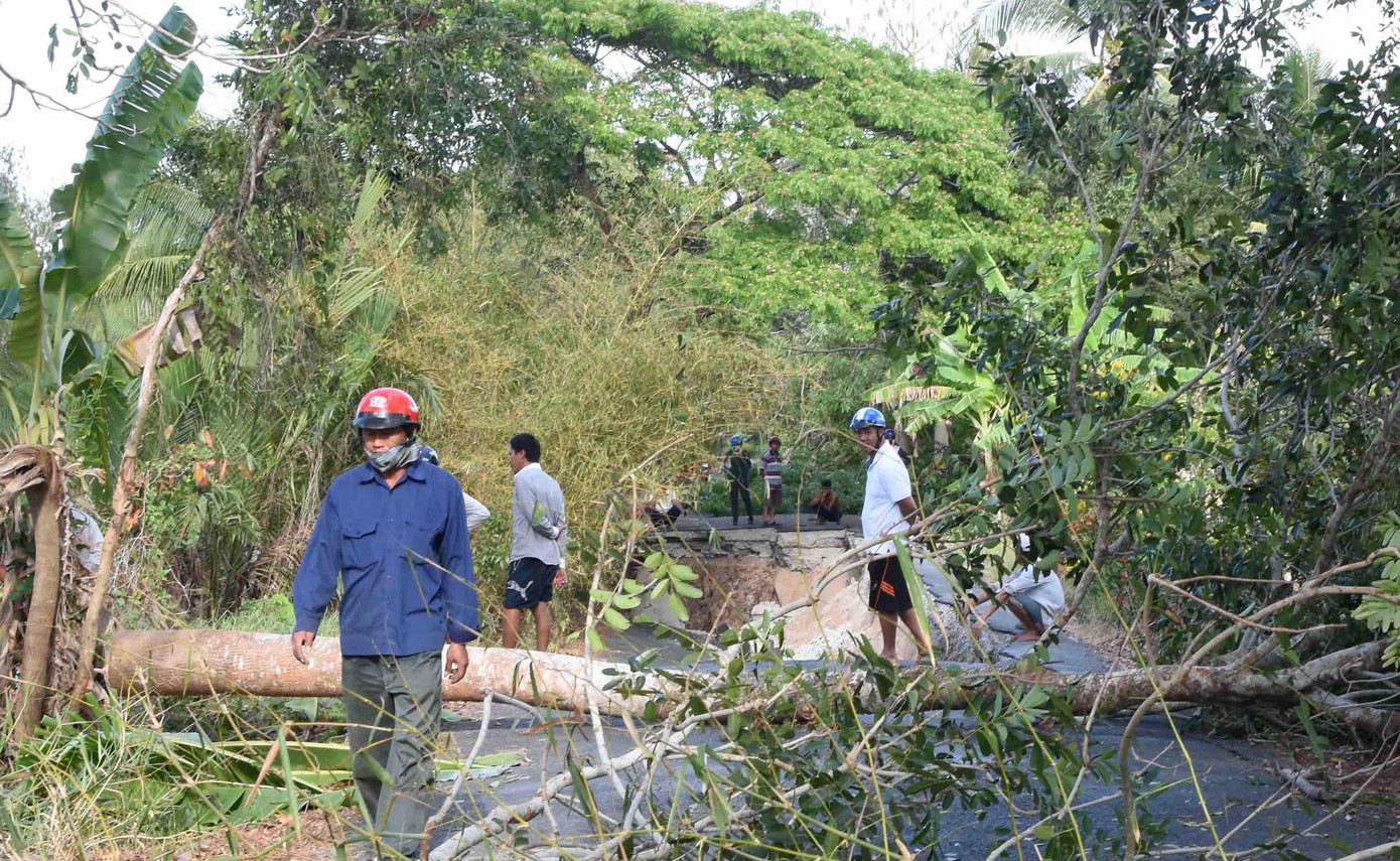 Khô hạn, sụp lở đất kinh hoàng tại Cà Mau ảnh 2