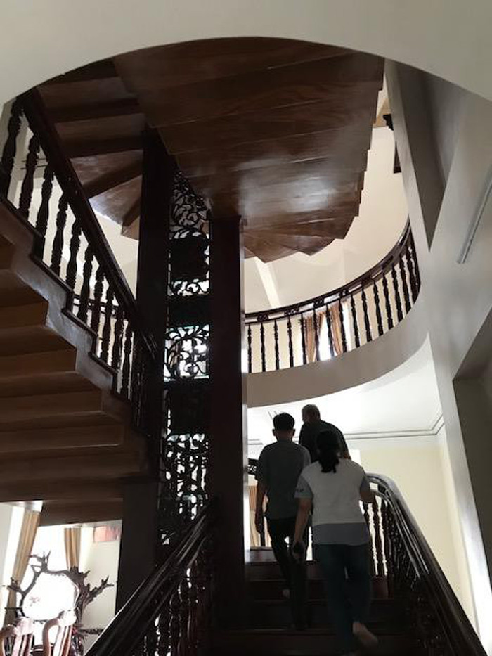 Nhìn gần căn biệt thự nghi bị nã đạn của đại gia Cà Mau ảnh 5