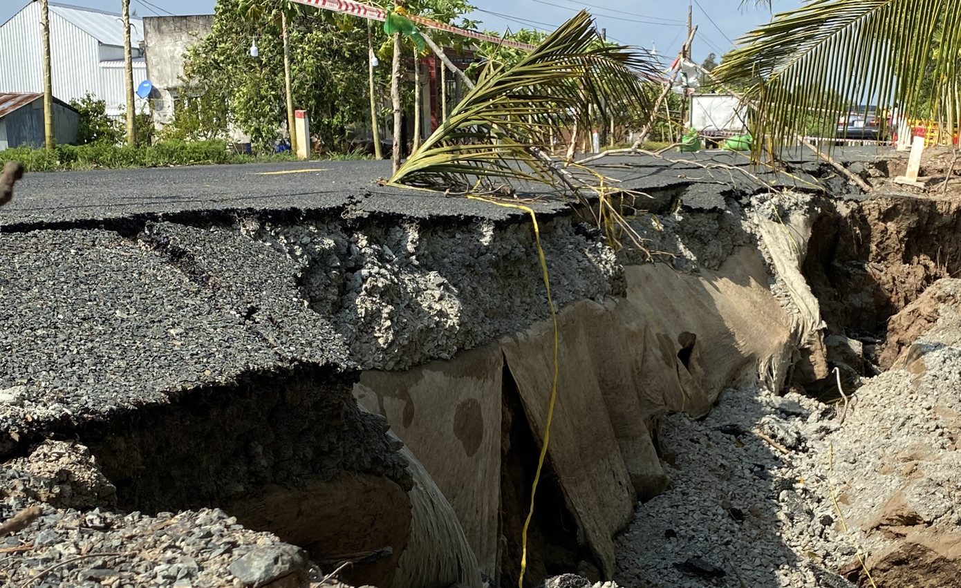 Sụp lún hàng chục mét trên tuyến đường hơn 700 tỷ ở Cà Mau ảnh 2