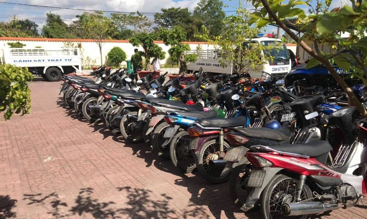 Gần 50 người tháo chạy khi công an đột kích trường gà trưa mồng 4 Tết ảnh 1