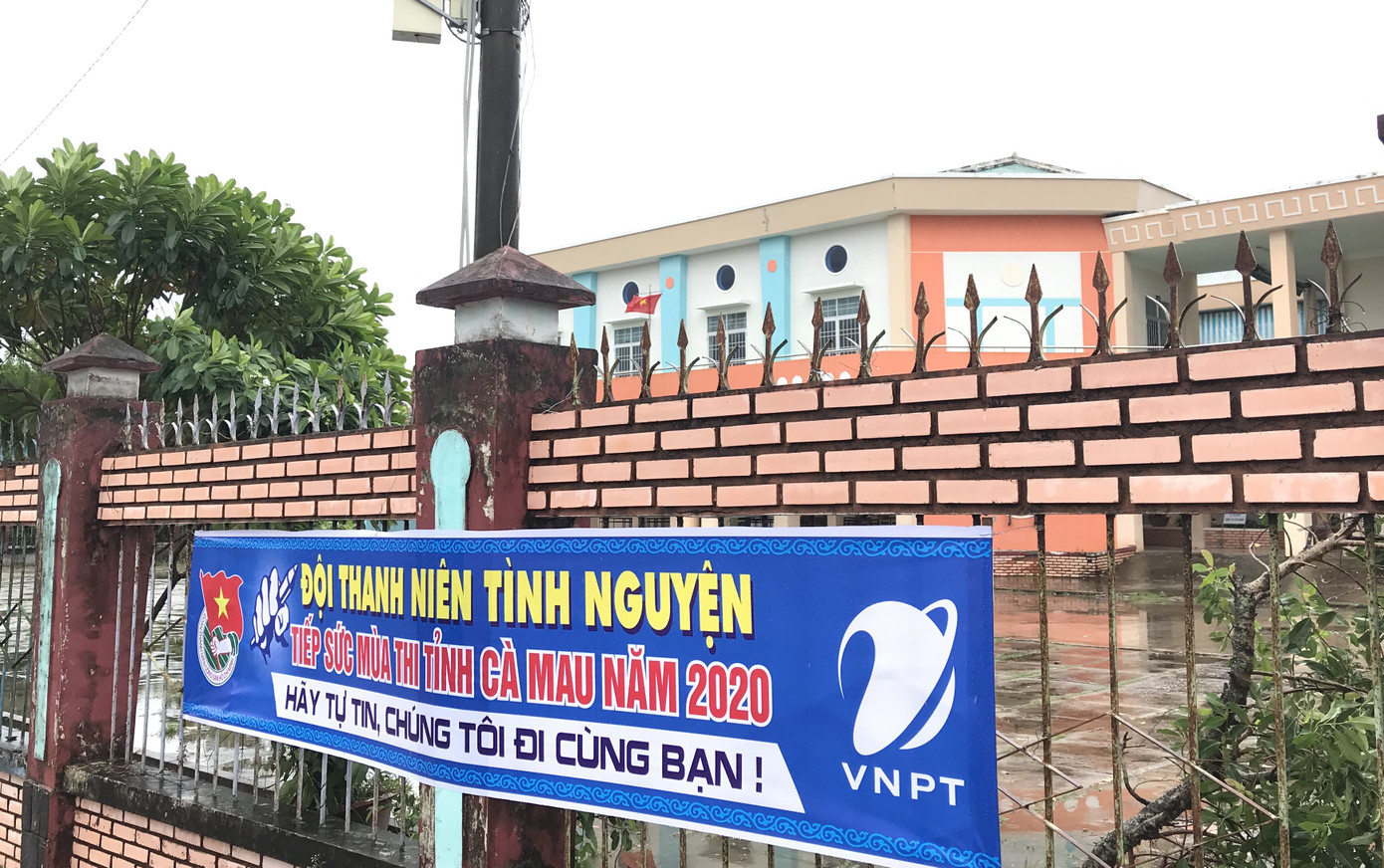 Gần 900.000 sỹ tử khẩu trang kín bưng làm thủ tục thi tốt nghiệp THPT ảnh 19