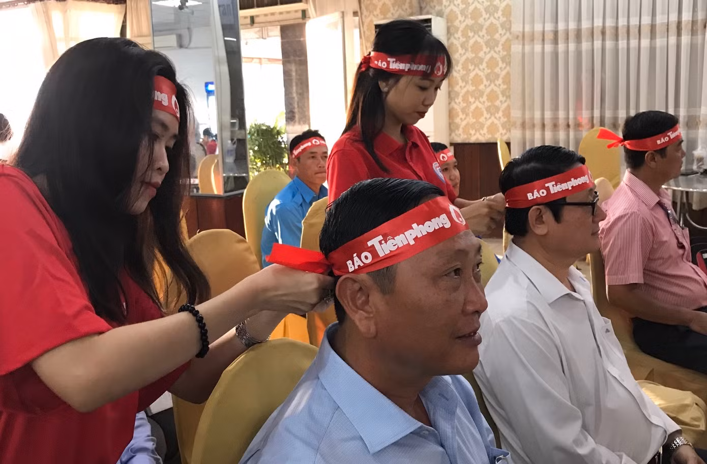 Tưng bừng Chủ nhật Đỏ Đất mũi Cà Mau ảnh 2