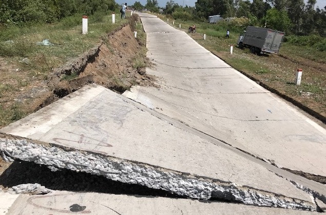 Khô hạn, sụp lở đất kinh hoàng tại Cà Mau ảnh 3