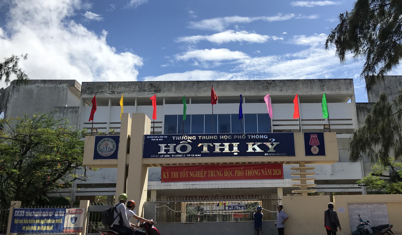 Gần 900.000 sỹ tử khẩu trang kín bưng làm thủ tục thi tốt nghiệp THPT ảnh 20