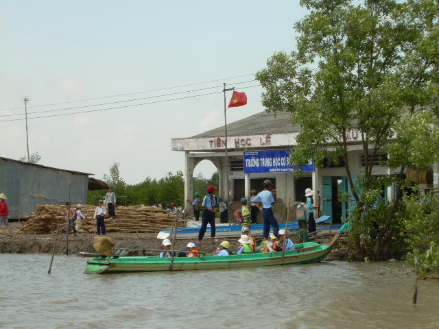 Lễ khai giảng đặc biệt trong mùa COVID-19: Nơi trực tuyến, nơi khai giảng trong lớp học ảnh 16