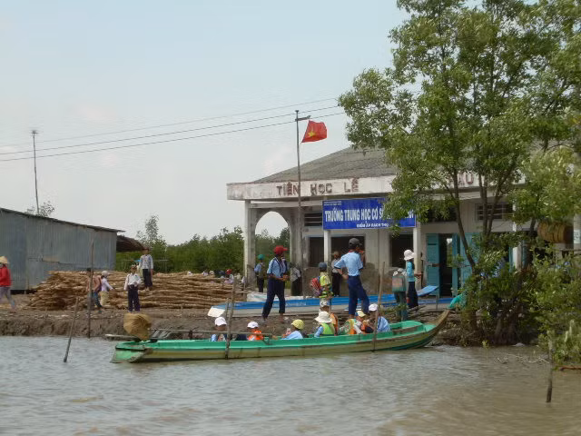 Lễ khai giảng đặc biệt trong mùa COVID-19: Nơi trực tuyến, nơi khai giảng trong lớp học ảnh 16
