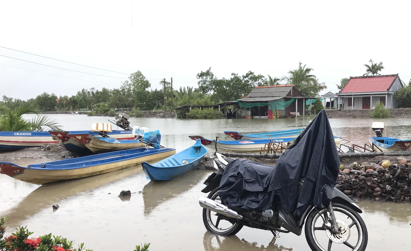 Mưa kéo dài, gây ngập trên diện rộng ở Cà Mau ảnh 4