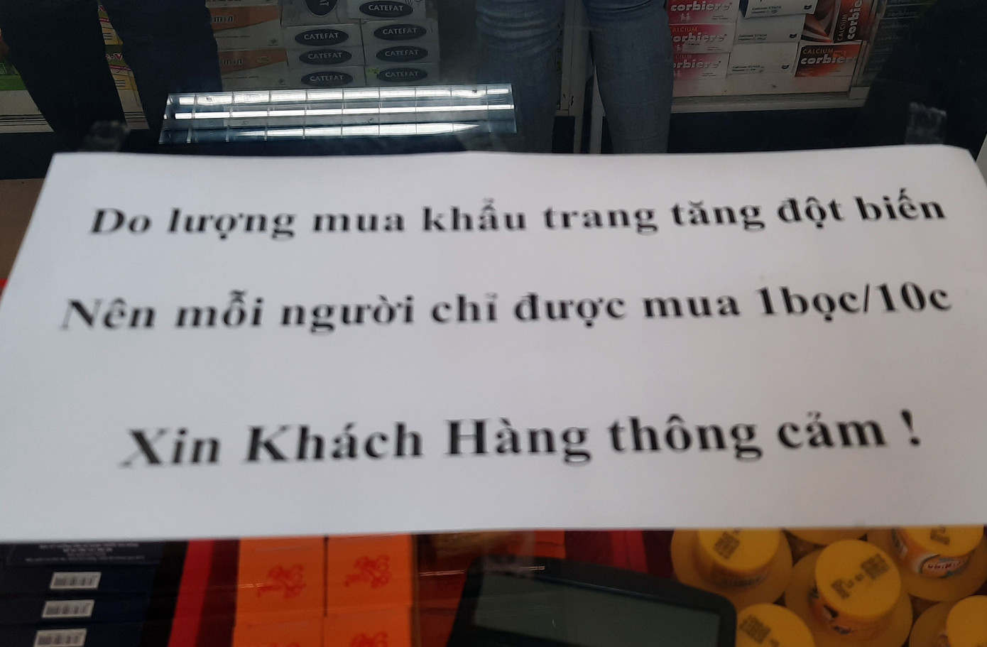 Khẩu trang cháy hàng ở Cà Mau, nhà thuốc chỉ bán 'nhỏ giọt' ảnh 1
