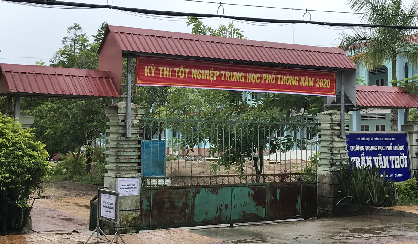 Gần 900.000 sỹ tử khẩu trang kín bưng làm thủ tục thi tốt nghiệp THPT ảnh 16