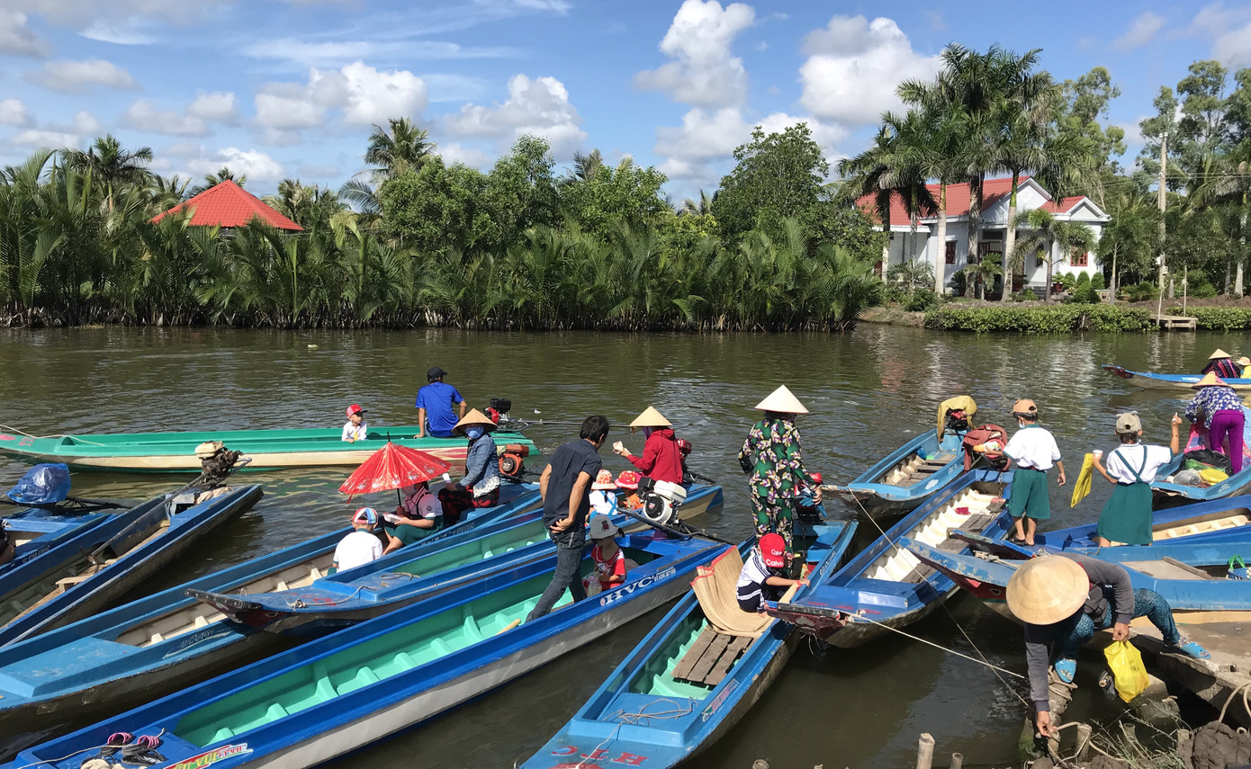 Báo Tiền Phong tiếp sức học sinh vượt khó đến trường ảnh 1
