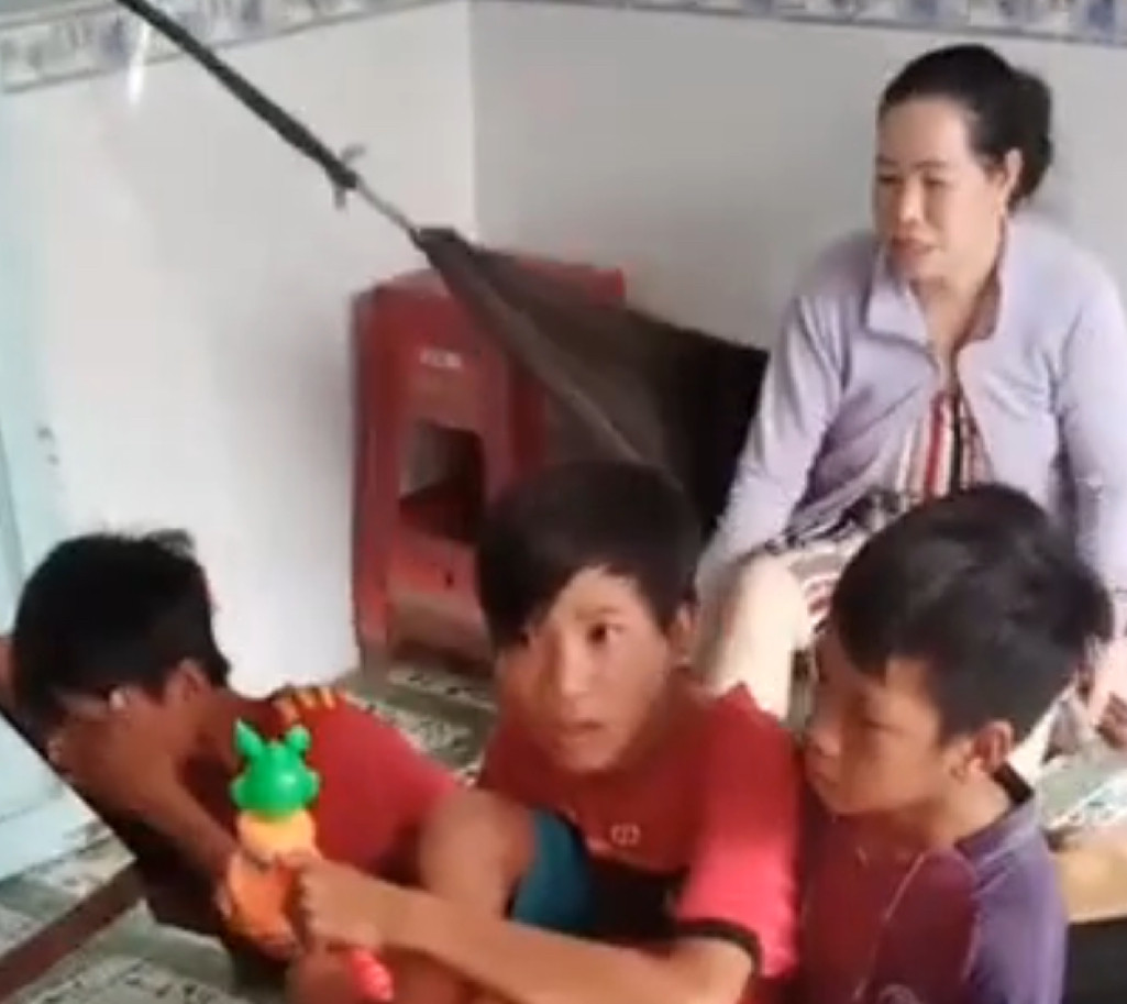 Nhớ cha mẹ, 3 học sinh THCS đi xe đạp gần 400 km tìm thăm ảnh 2